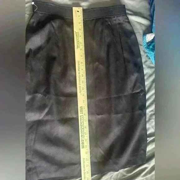 Evan Picone Vintage Skirt Womens 12 Black Pencil Back Zip Lined Midi-
⁩ - Picture 5 of 5